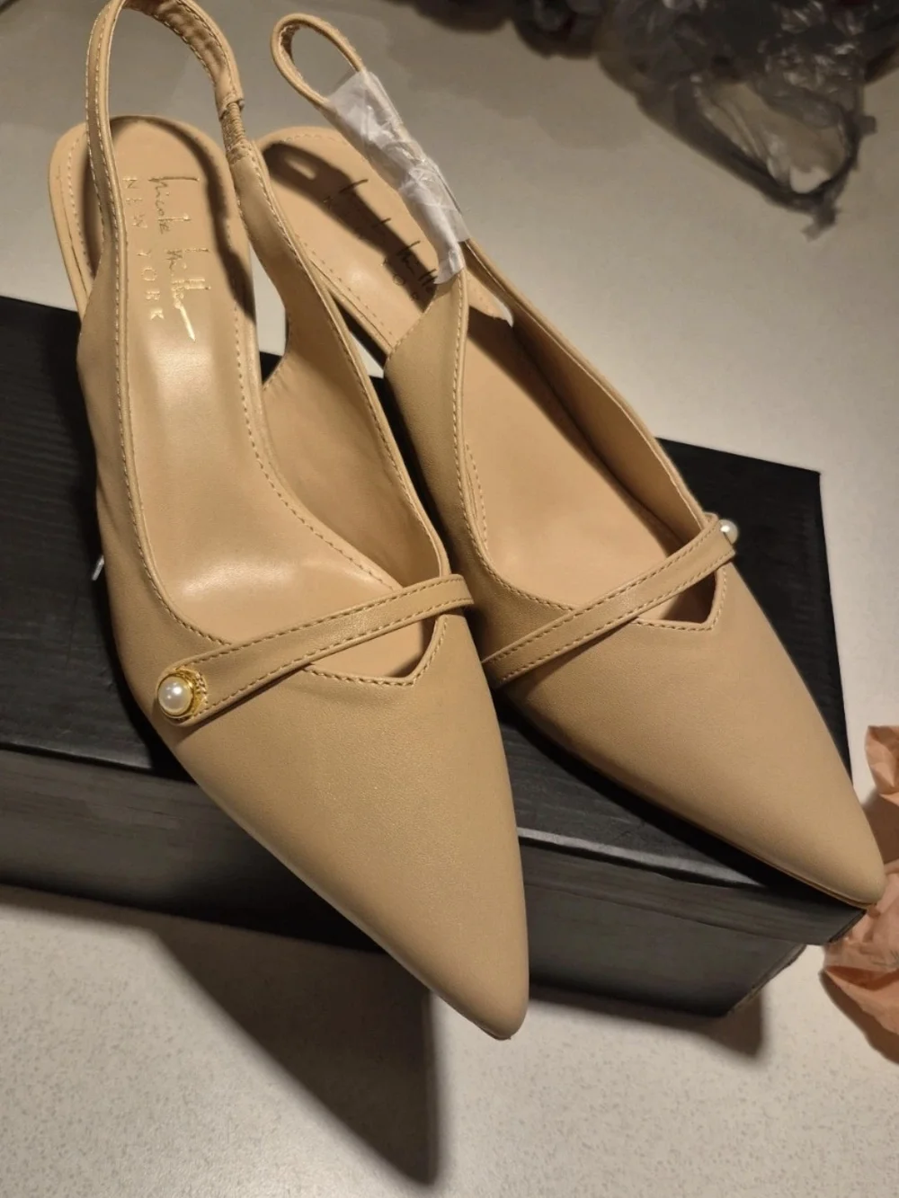 New York & Company elegant pointed